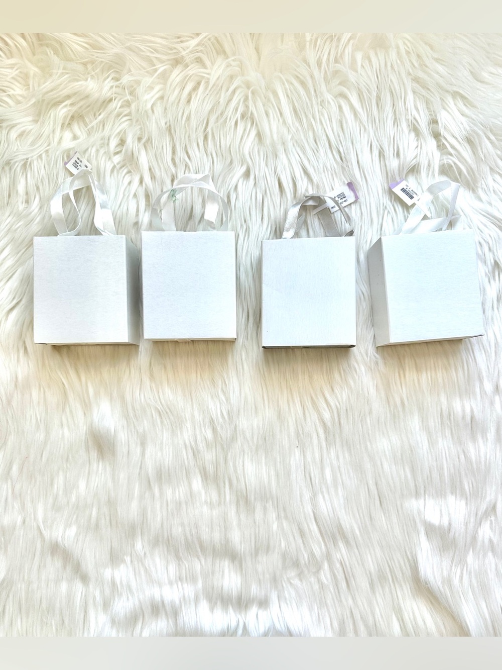 WHITE GIFT BOXES